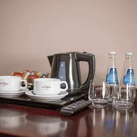 Hotel Grant レシュノ エクステリア 写真