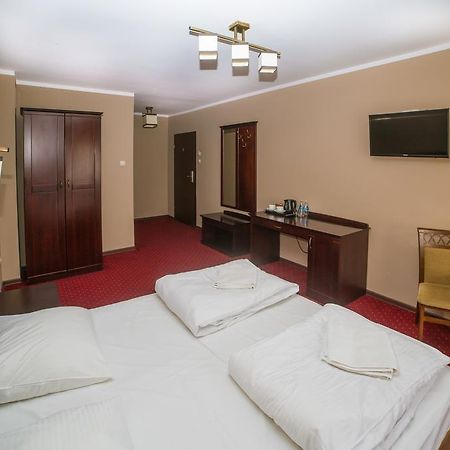 Hotel Grant レシュノ エクステリア 写真