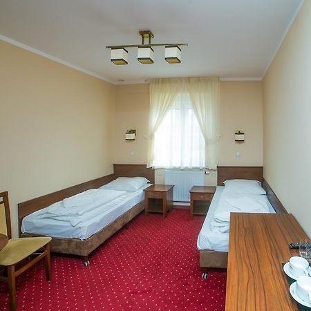 Hotel Grant レシュノ エクステリア 写真