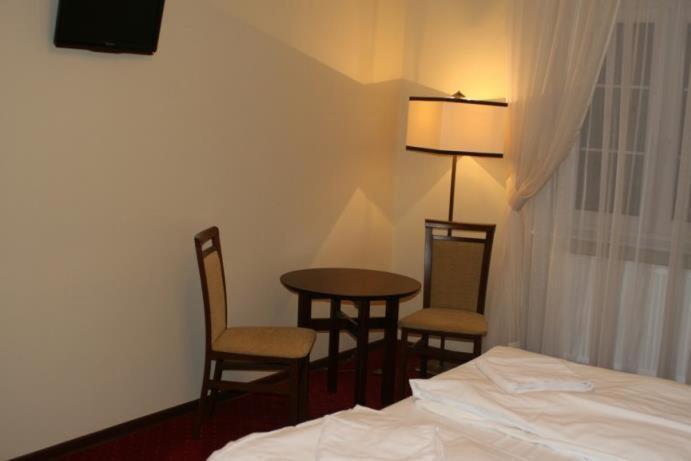 Hotel Grant レシュノ エクステリア 写真