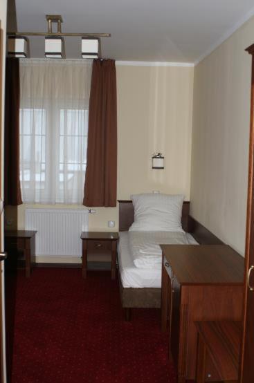 Hotel Grant レシュノ エクステリア 写真