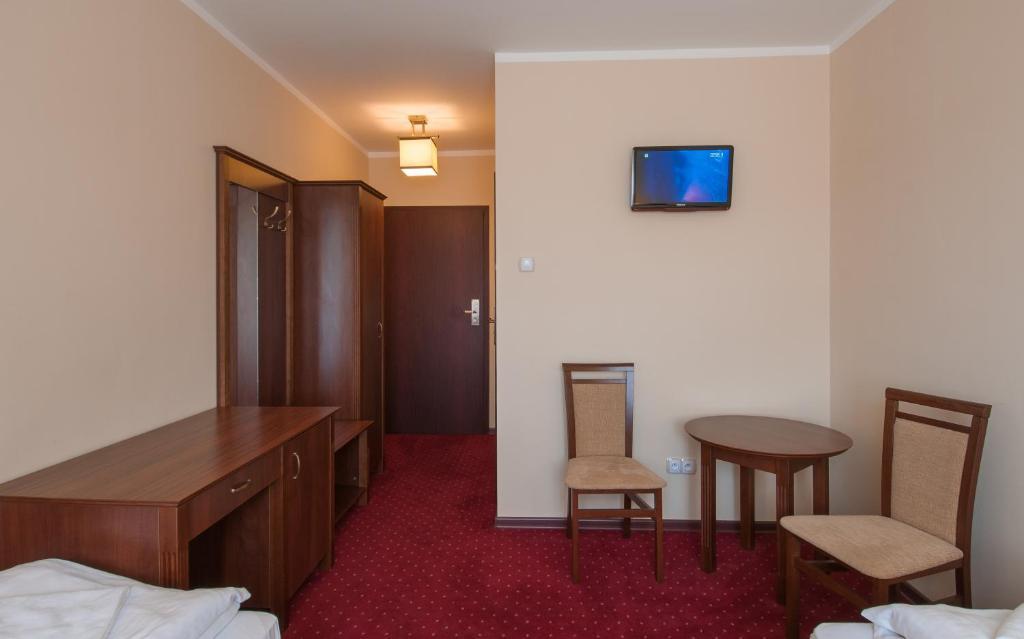 Hotel Grant レシュノ エクステリア 写真