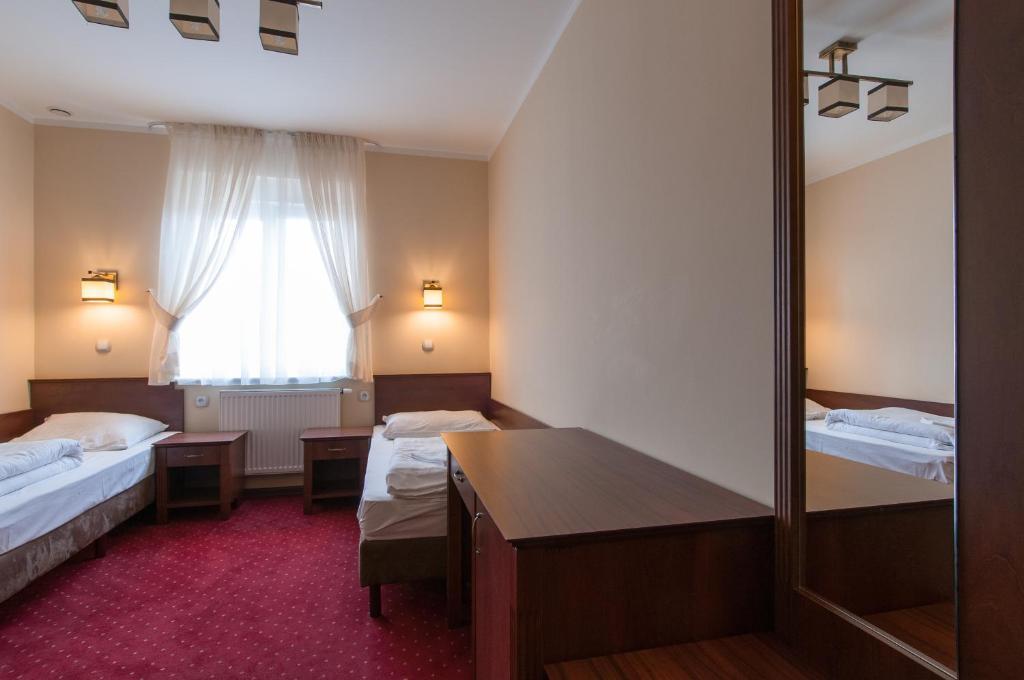 Hotel Grant レシュノ エクステリア 写真