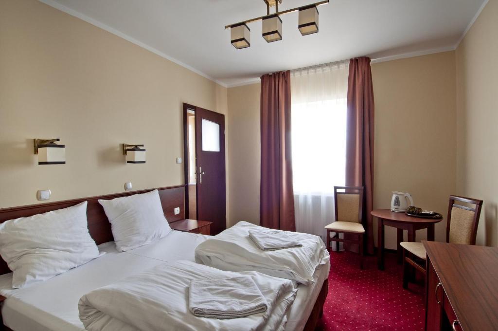 Hotel Grant レシュノ エクステリア 写真